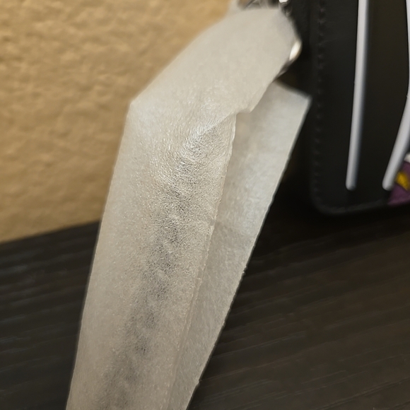 Coach Zip Card Case With  Heart Bolt Print - Picture 8 of 14